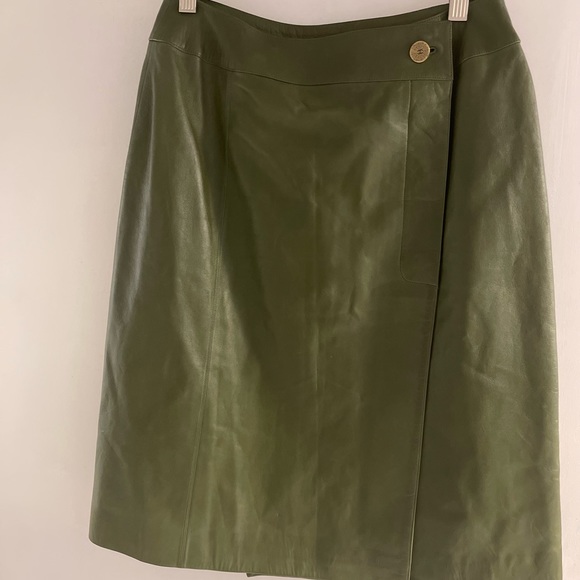 Chanel authentic lamp skin leather green skirt. - Picture 6 of 6